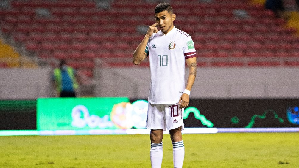 Orbelín Pineda en festejo de gol con Selección Mexicana