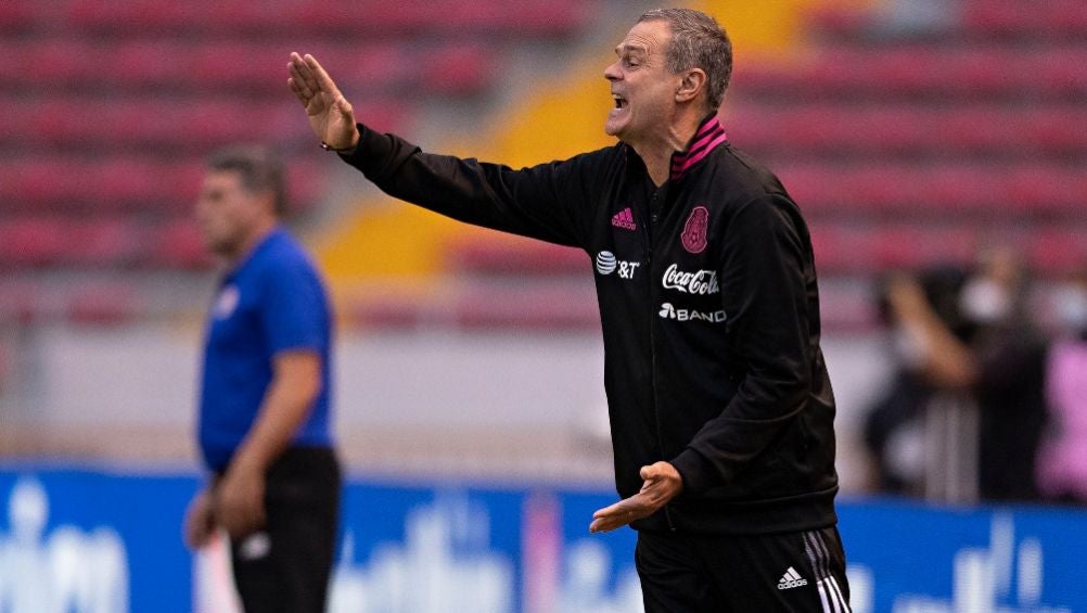 Jorge Theiler dirigiendo al Tricolor