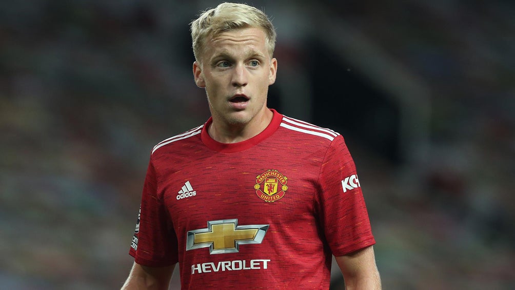 Donny Van de Beek durante un duelo con el Manchester United 