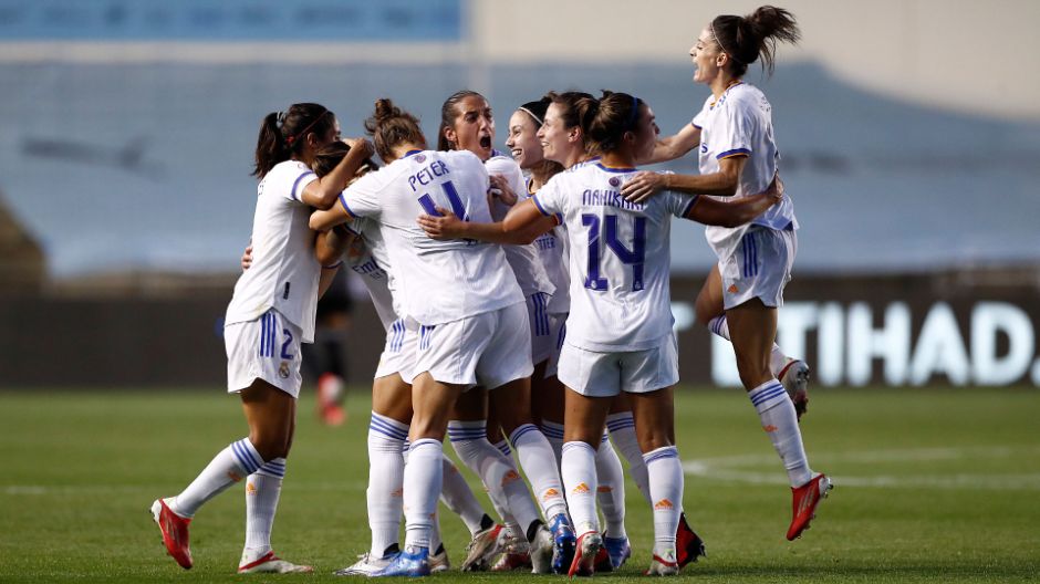 Las jugadoras del Real Madrid celebrando un gol