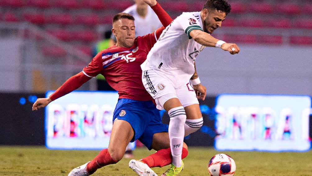 Alexis Vega al momento de su lesión contra Costa Rica