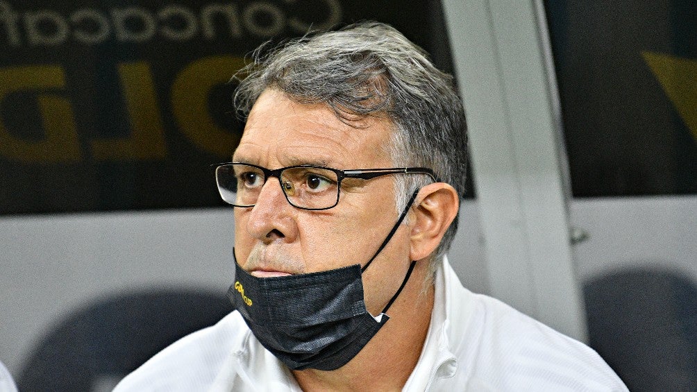 Gerardo Martino durante un partido con México