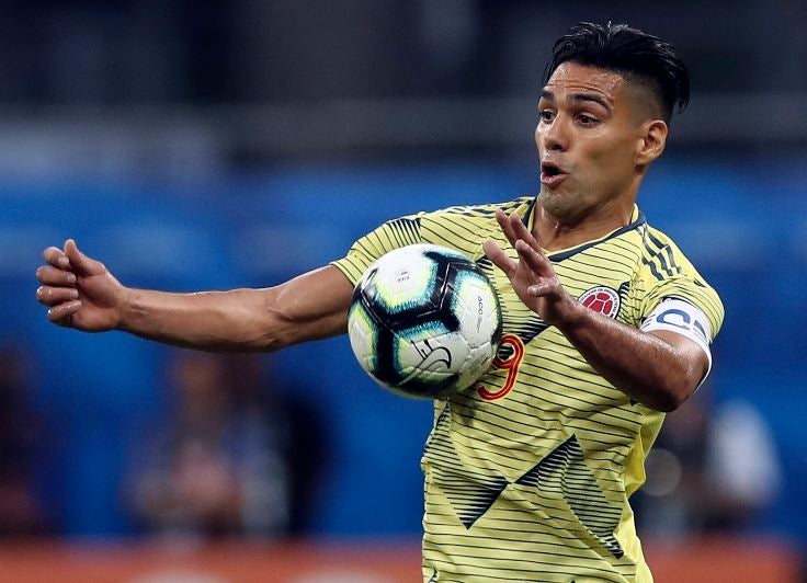 Falcao en calentamiento con la selección de Colombia