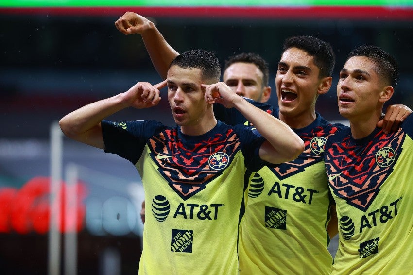 Álvaro Fidalgo tras anotar gol en el duelo entre el América y Necaxa