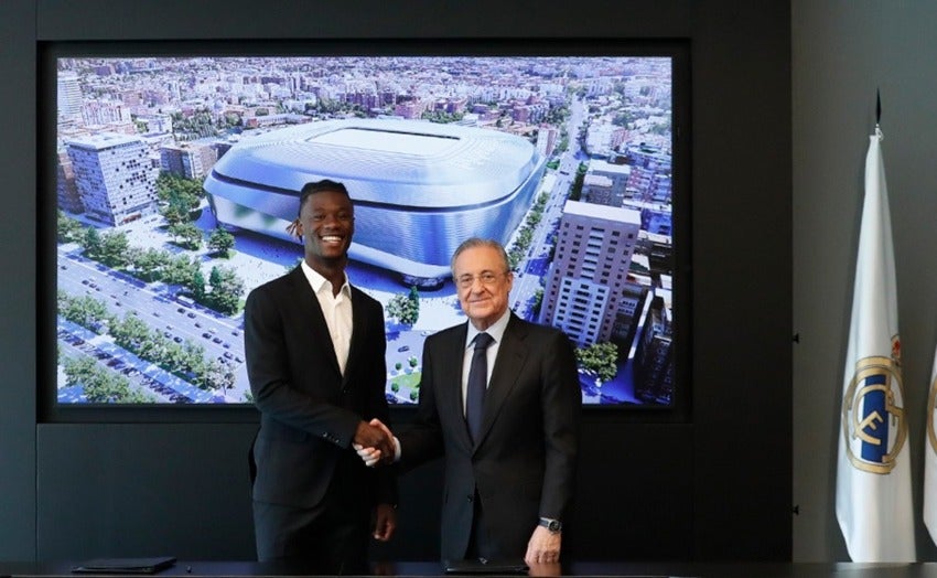 Camavinga con el presidente del Real Madrid, Florentino Pérez