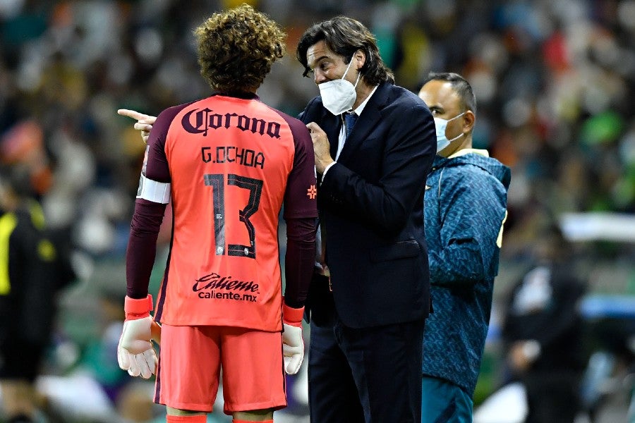 Santiago Solari durante un partido con América