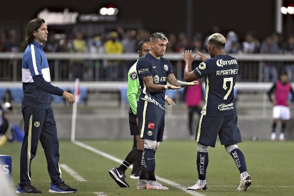 Nico Castillo entrando de cambio en América