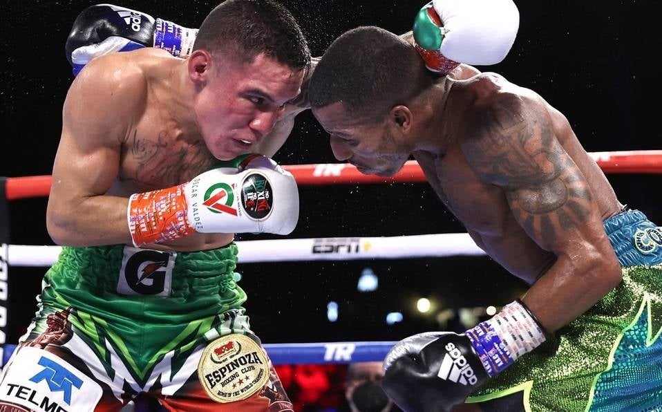 Óscar Valdez durante la pelea contra Conceicao