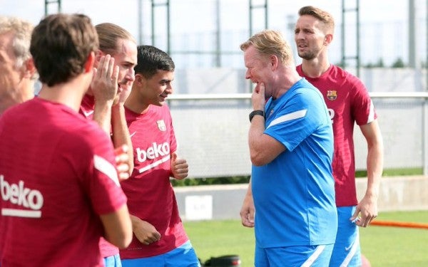 Ronald Koeman durante entrenamiento del Barcelona