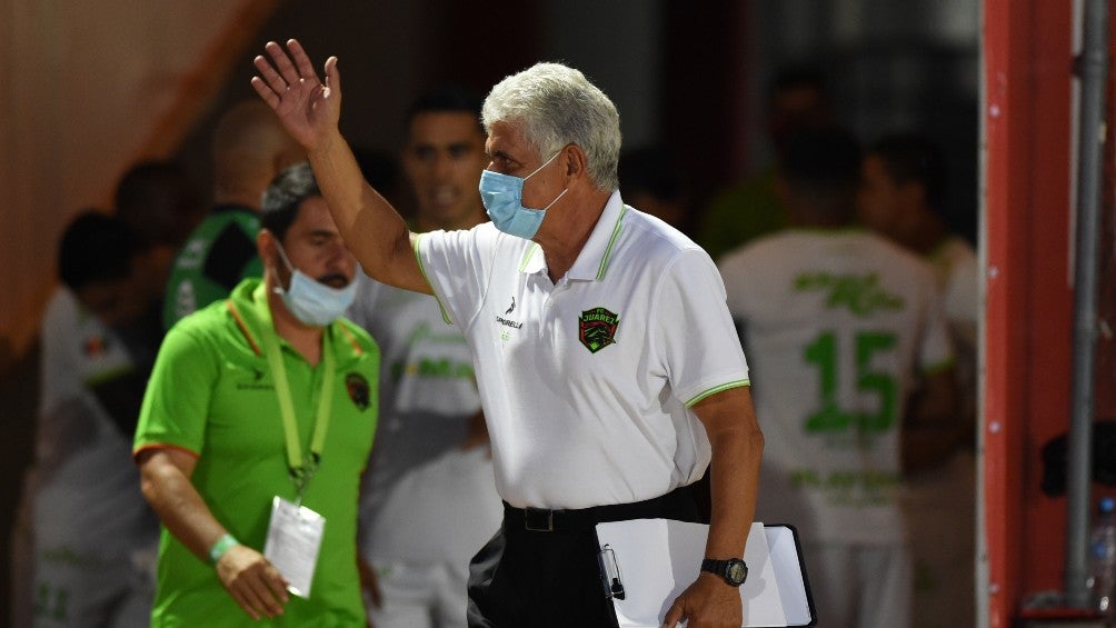 Ricardo Ferretti durante un partido con Juárez