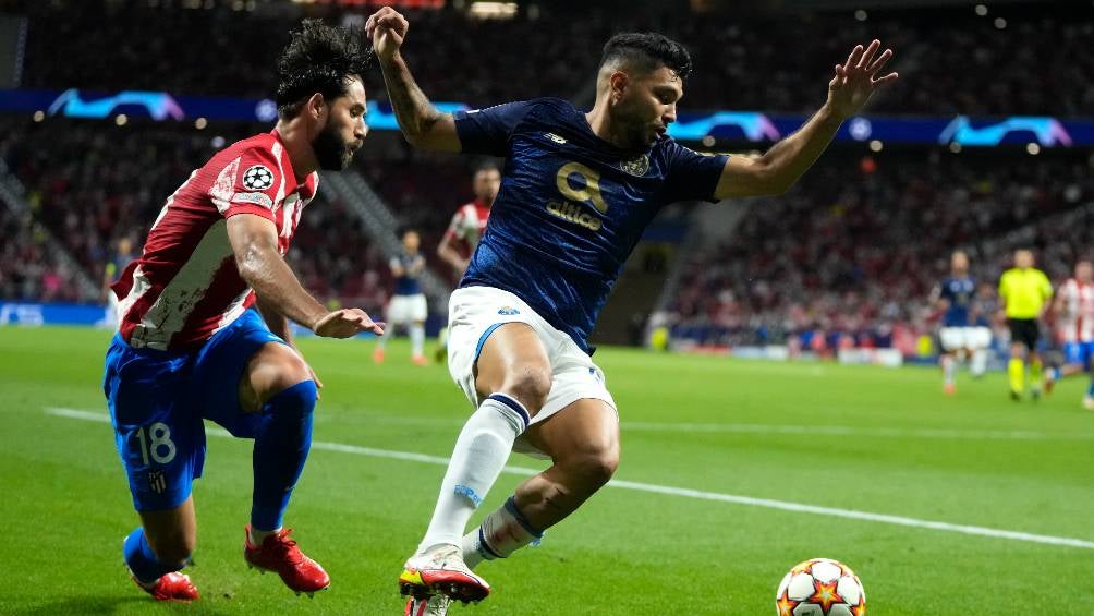 Tecatito durante el partido contra Atlético de Madrid