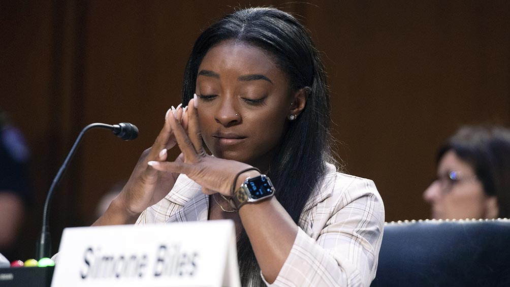 Simone Biles  al testificar en el Congreso de EU