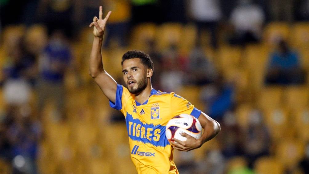 Diego Reyes festejando un gol con Tigres