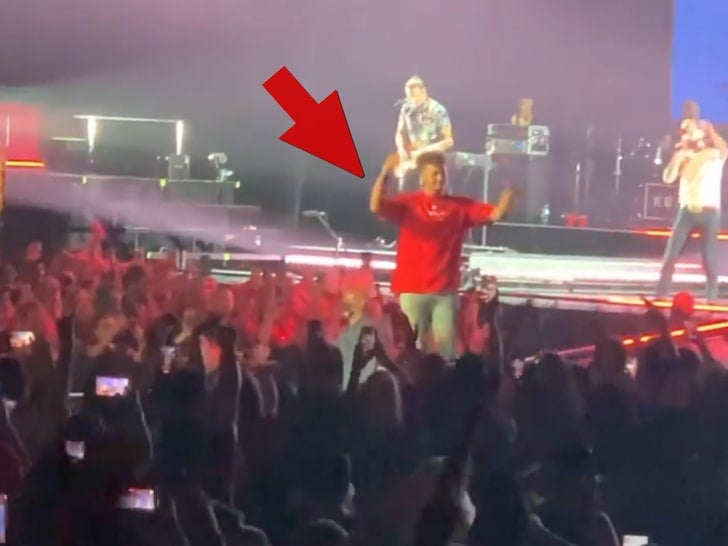 Mahomes en el escenario del concierto