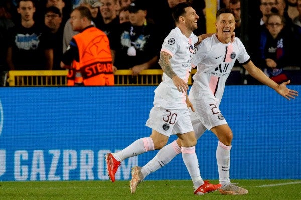 Ander Herrera celebra junto a Messi en el PSG