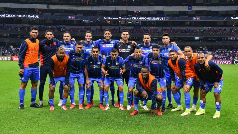 Jugadores de Cruz Azul en el duelo ante Rayados en la Concachampions