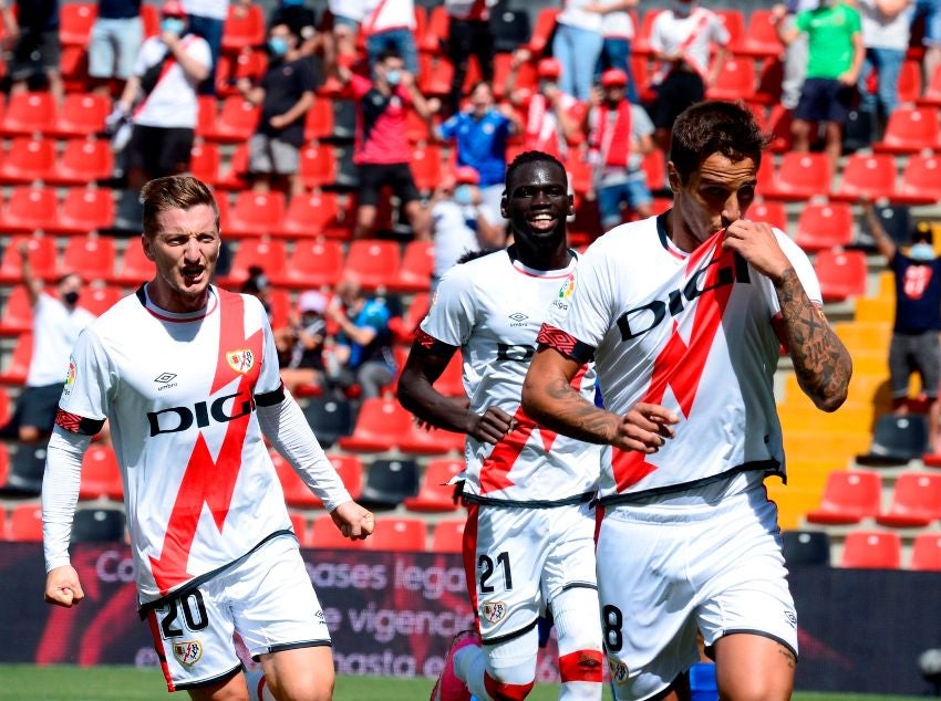 Jugadores del Rayo Vallecano festejando un gol a favor