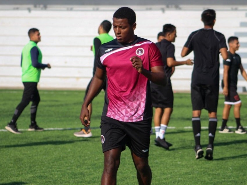 Joao Maleck en un juego de Coras FC