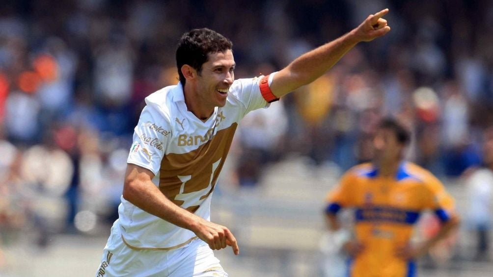 Israel Castro con Pumas