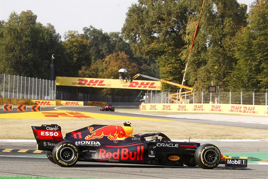 Checo Pérez en el Gran Premio de Italia