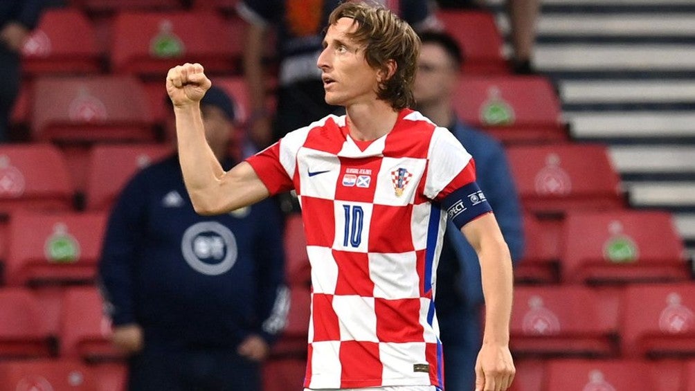 Luka Modric celebra en partido con Croacia