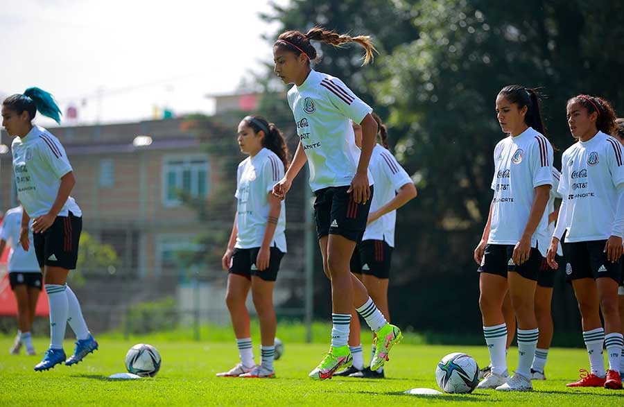 Jugadoras del Tricolor Femenil en práctica