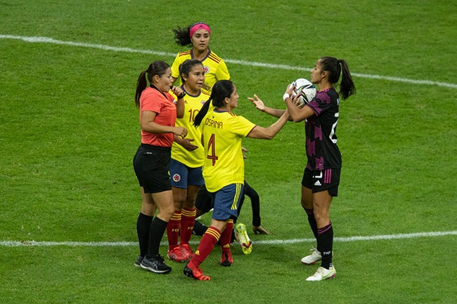 Conato de bronca en el México vs Colombia