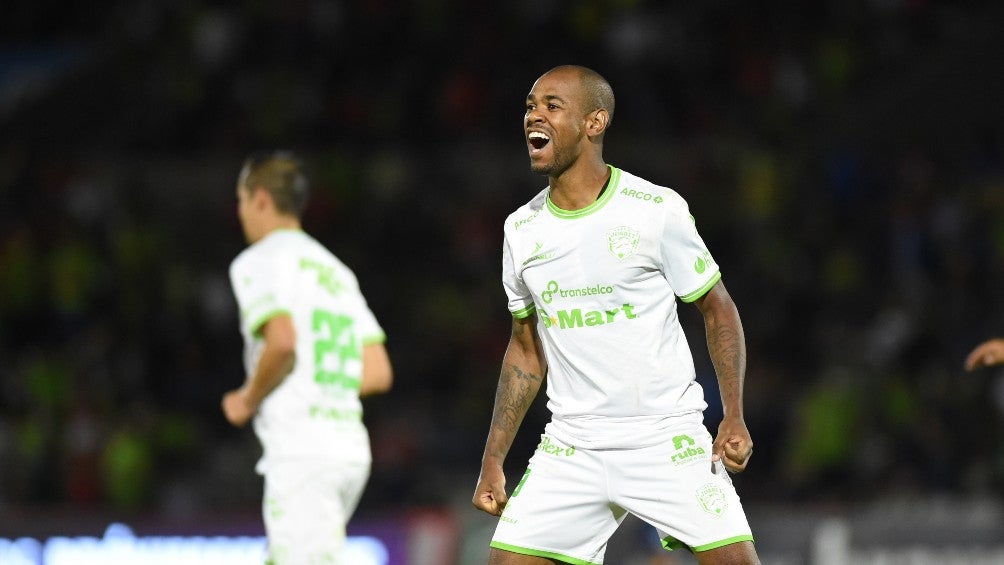 Diego Rolán celebrando su gol ante San Luis