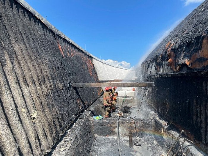 Bomberos apagan incendio en el Superdome