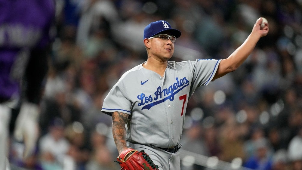 Julio Urías en partido ante los Rockies