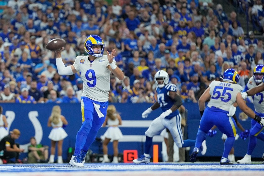 Matthew Stafford en el partido entre Rams y Colts 