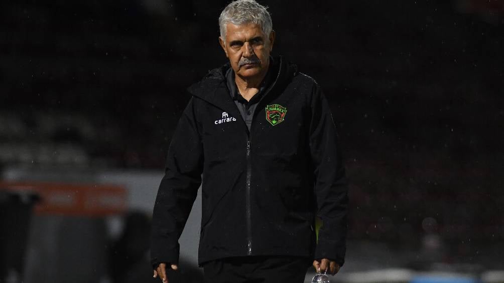 Ricardo Ferretti en un partido con Juárez