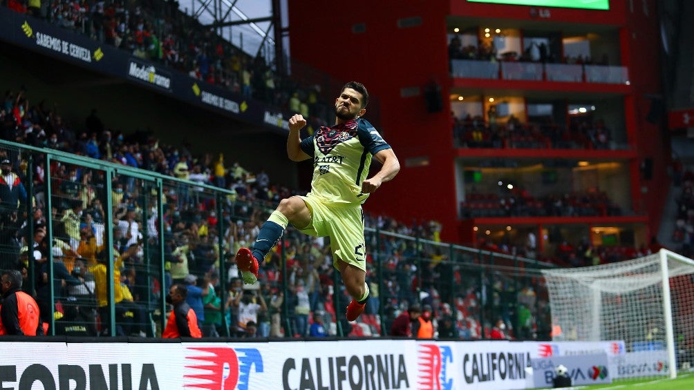 Henry Martín celebrando un gol con América