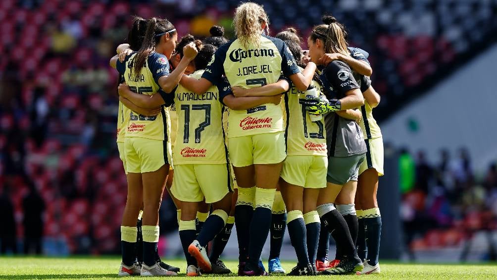 Las jugadoras de América Femenil antes de un partido 