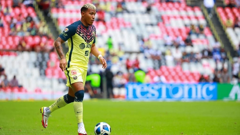 Roger Martínez en partido con América 