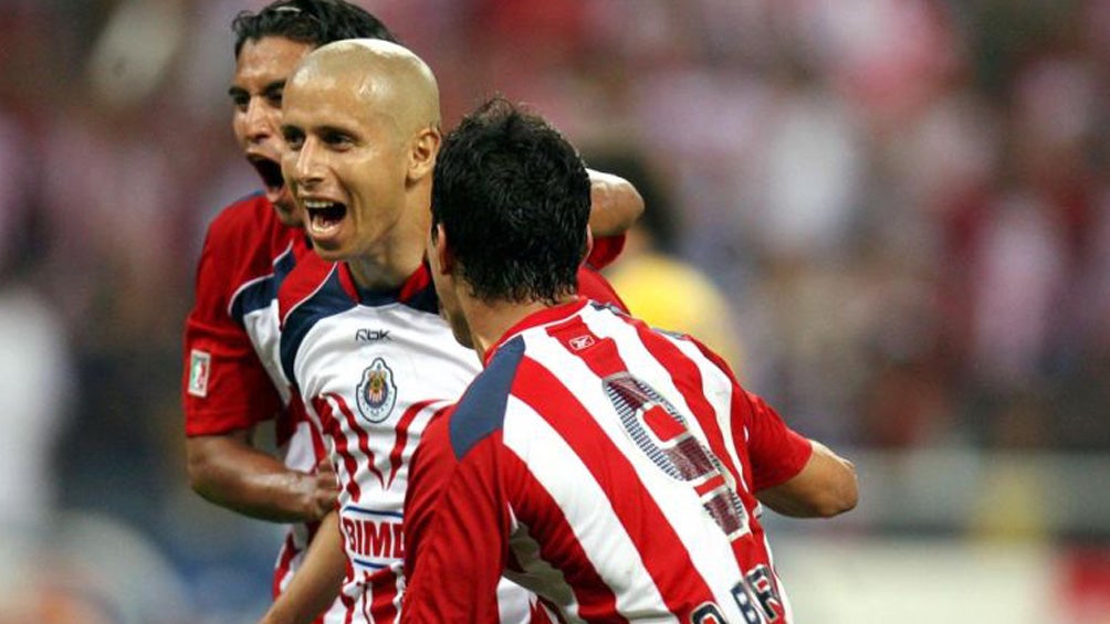 Chivas festeja gol ante las Águilas