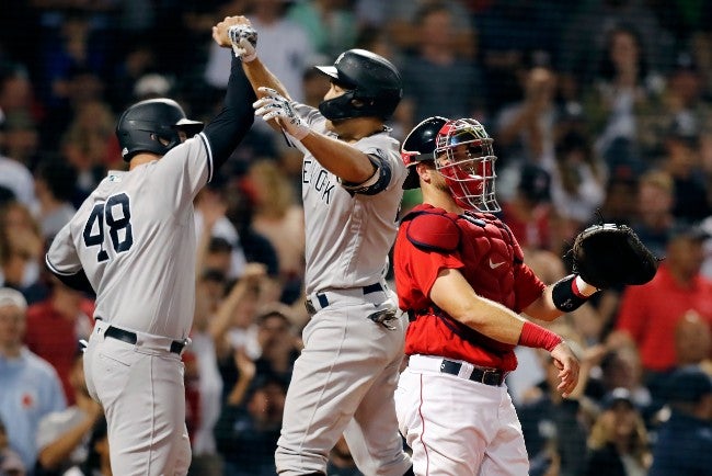 Festejo de los Yankees tras el cuadrangular de Stanton