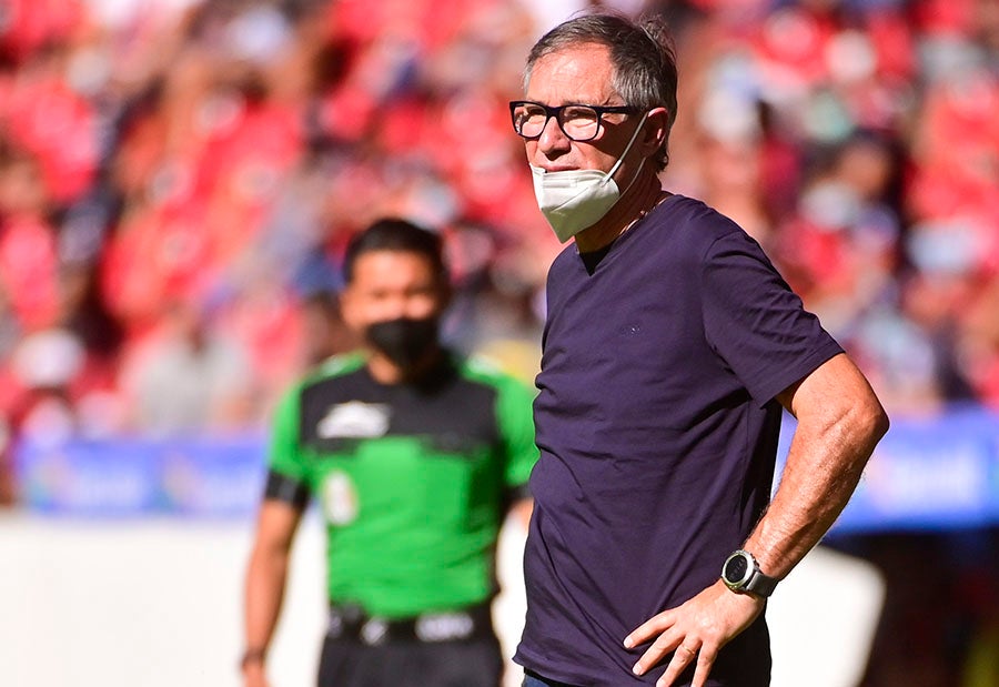 Ariel Holan durante el juego ante los rojinegros