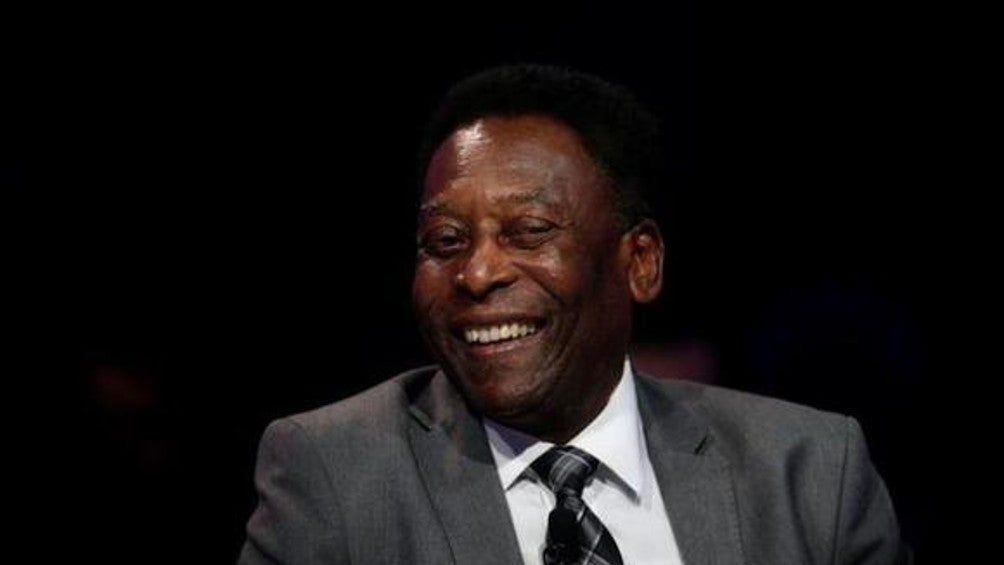 Pelé en una conferencia de prensa