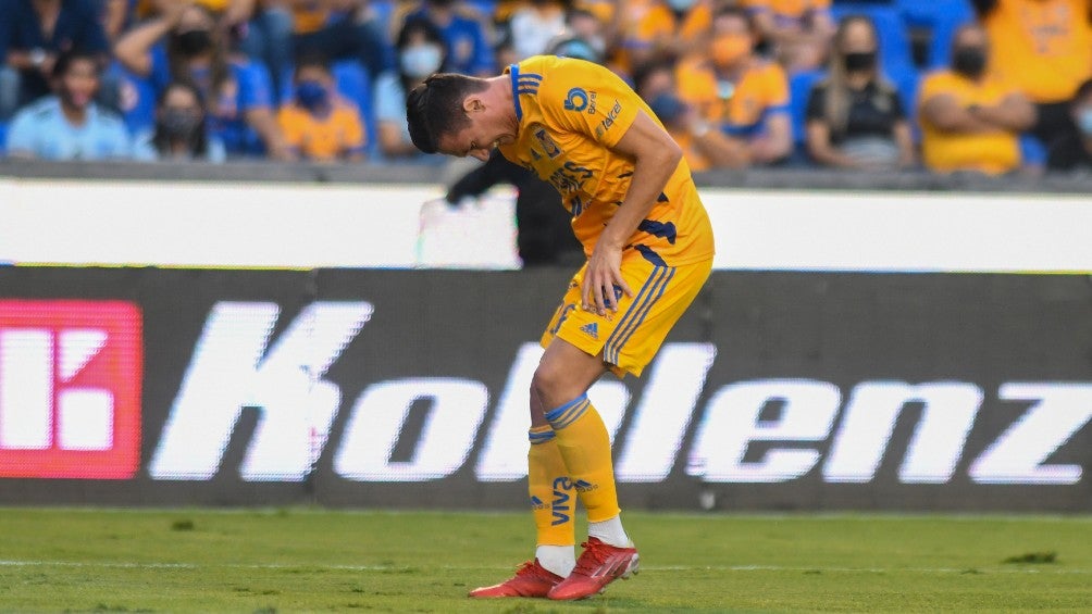 Tigres: Florian Thauvin salió del juego ante Pumas por lesión