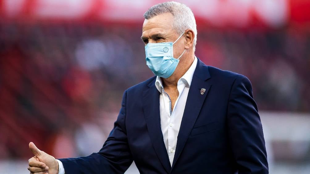 Javier Aguirre en un partido con Rayados