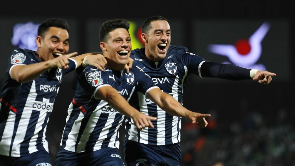 Los jugadores de Rayados celebrando el gol