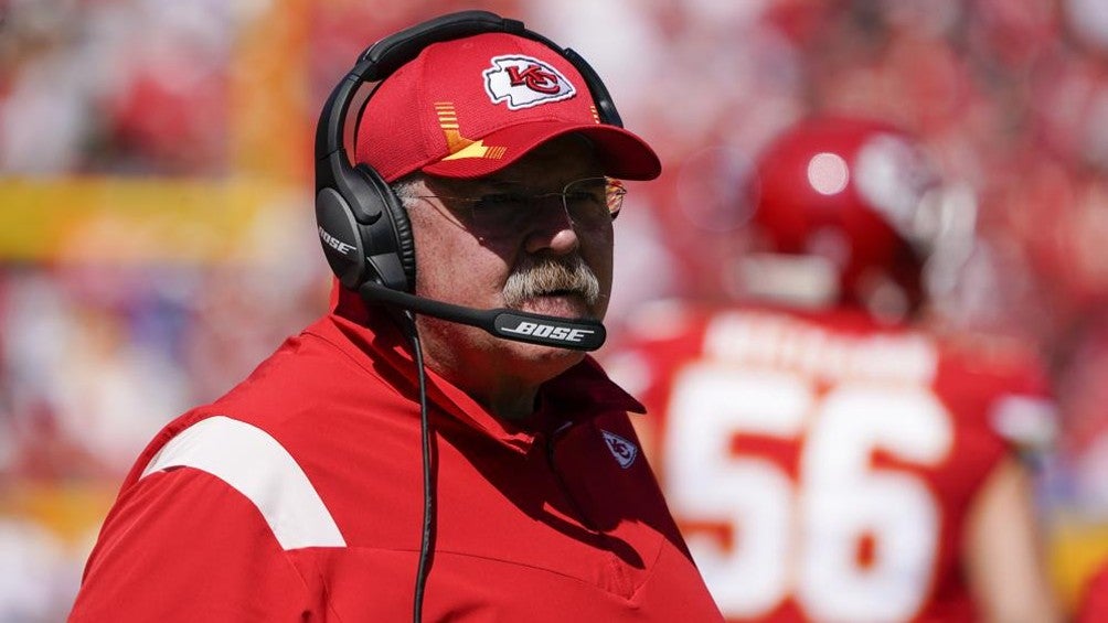 NFL: Coach de Kansas City fue llevado al hospital tras juego ante Chargers