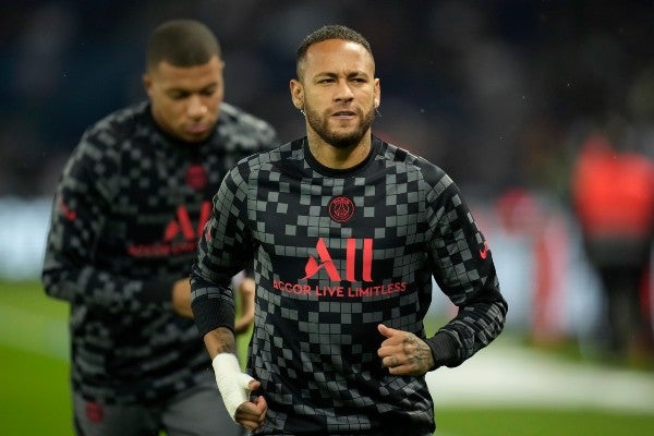 Neymar y Kylian Mbappé durante calentamiento