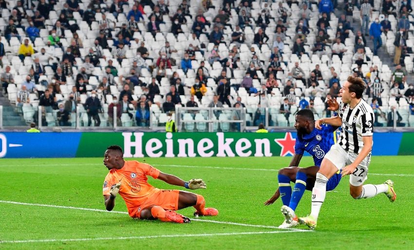 Chiesa anotando gol a favor de la Juventus