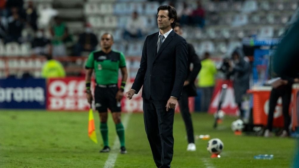 Solari en el partido con América 