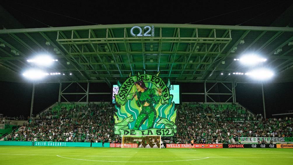 El tifo en honor a Selena antes del partido