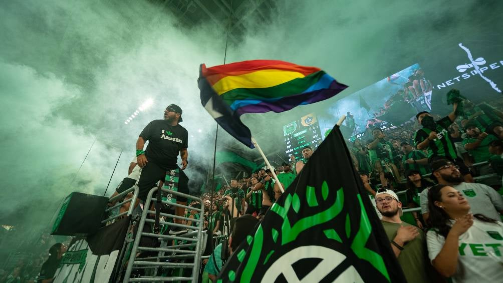 Los aficionados del Austin FC en el juego ante el LA Galaxy