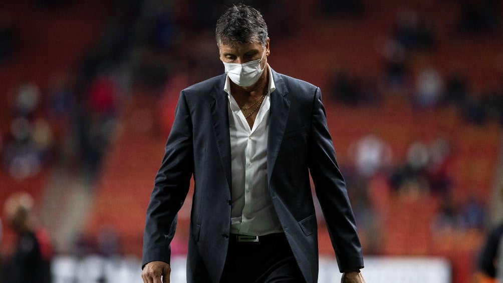 Robert Dante Siboldi durante un partido con Xolos