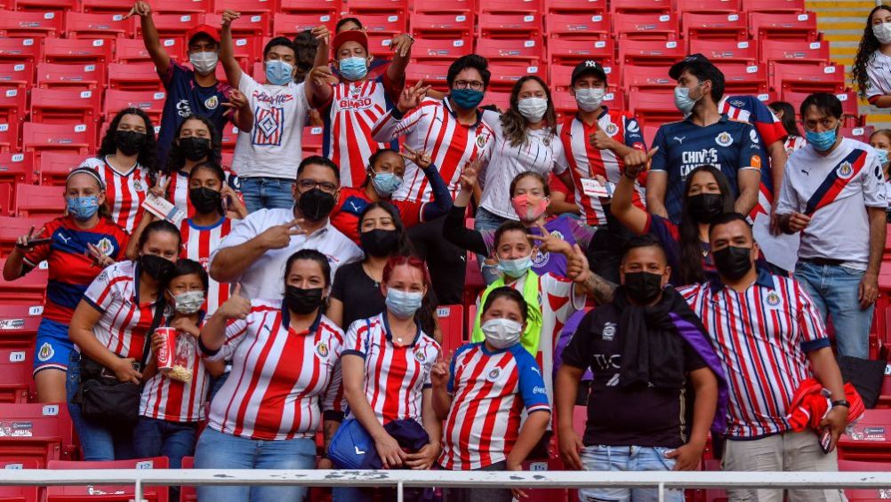 Aficionados de Chivas en el Estadio Akron